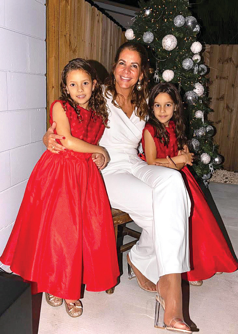 Mercedes Pellerano junto a sus nietas Daniela y Victoria.