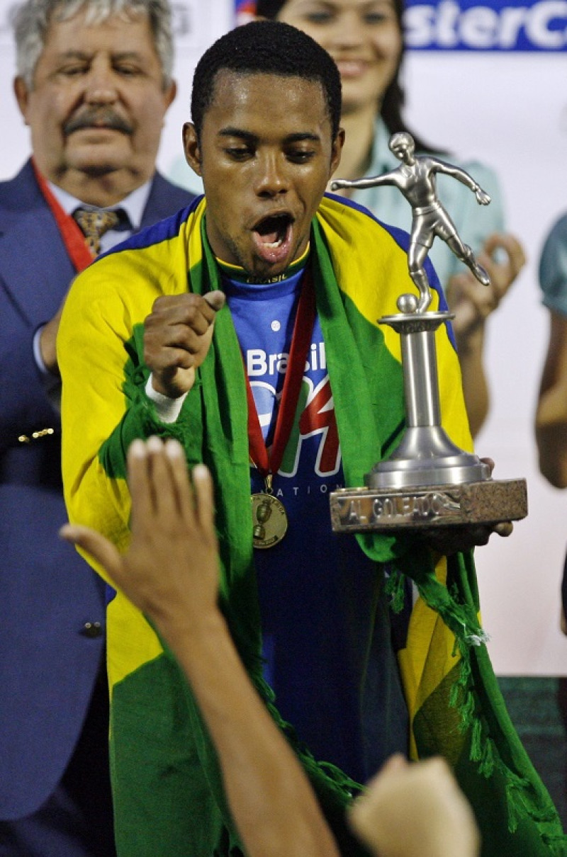 Robinho, durante la celebración de victoria en una edición de la Copa América. / EFE