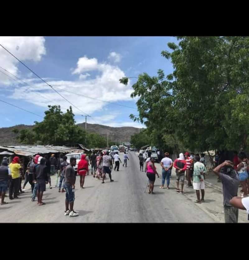 Disturbios en Fondo Negro del municipio Vicente Noble, de la provincia de Barahona (al sur del país) por ausencia de suministro elétrico. Foto de Fuente Externa.