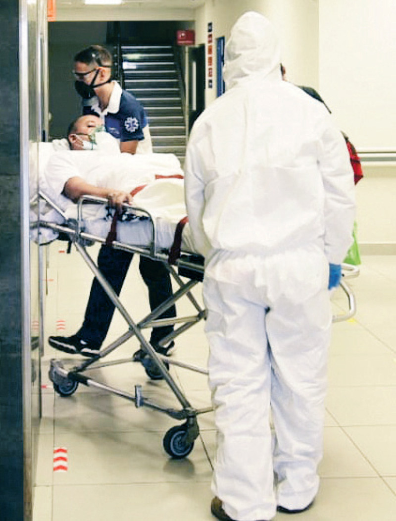 En el Hospital Marcelino Vélez Santana, cuando se confirma que una persona es positiva a la Covid-19, es ingresada seguido a una habitación o a las Unidades de Cuidados Intensivos.