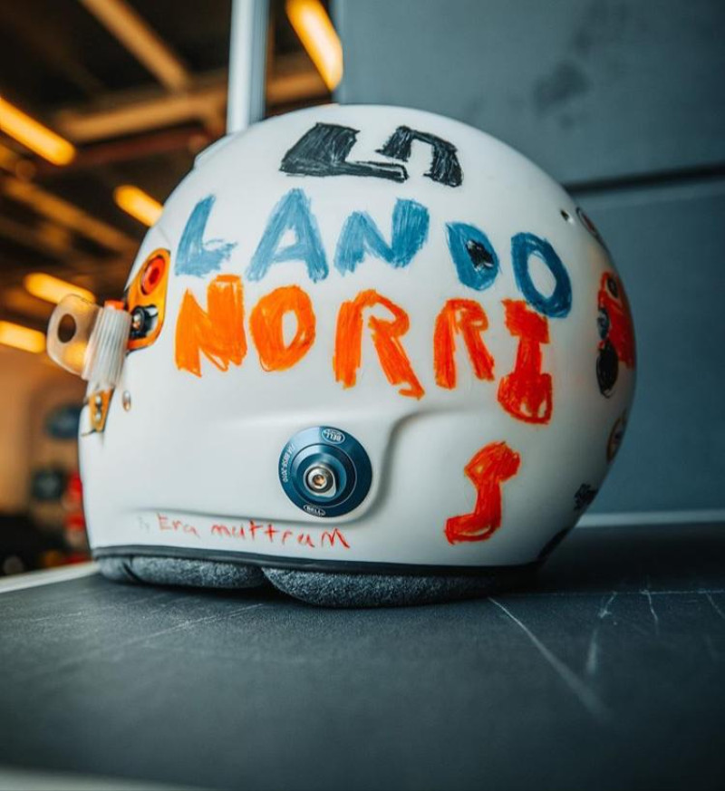 Casco de Lando Norris diseñado por la niña Eva. Foto del Instagram de Lando Norris.