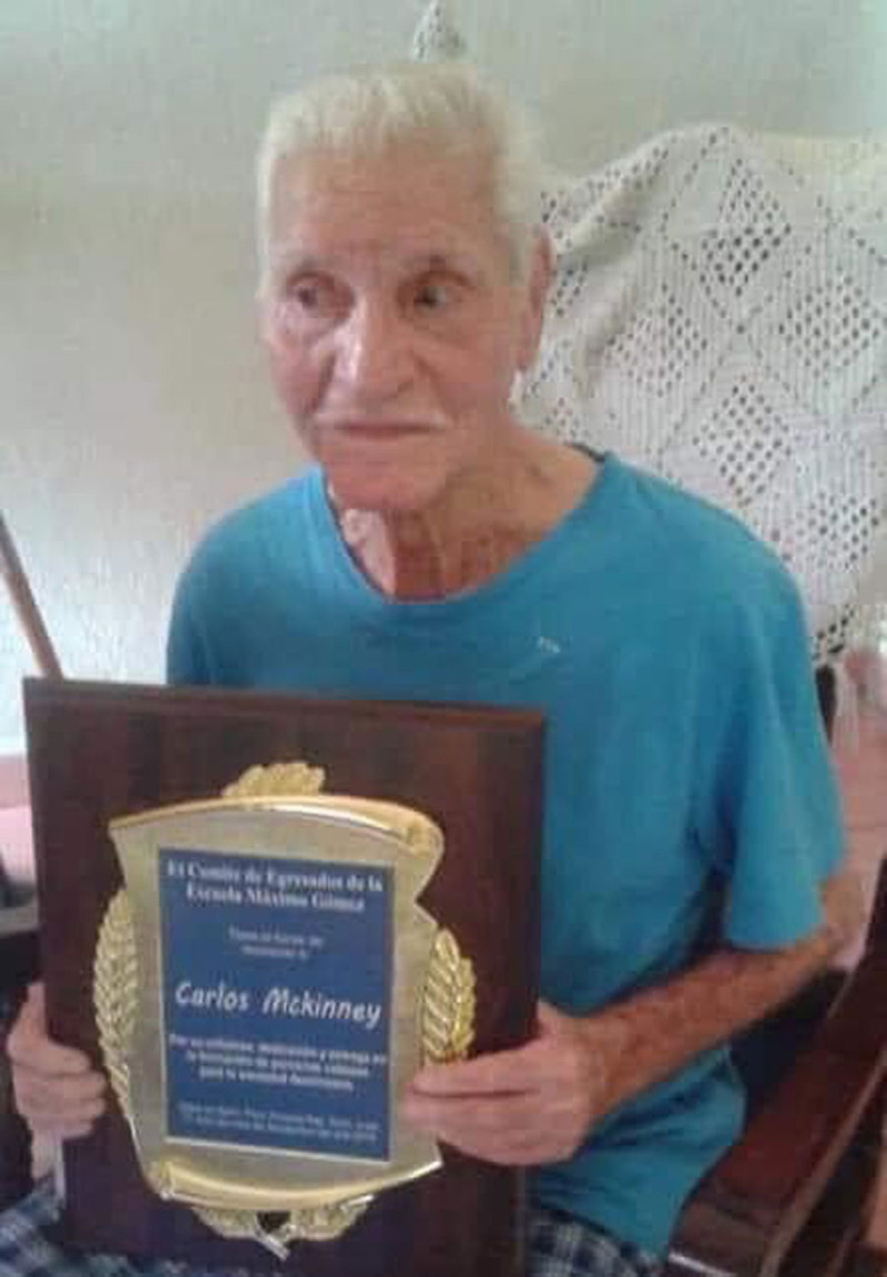 El profesor Carlos McKinney Soriano falleció en Baní.