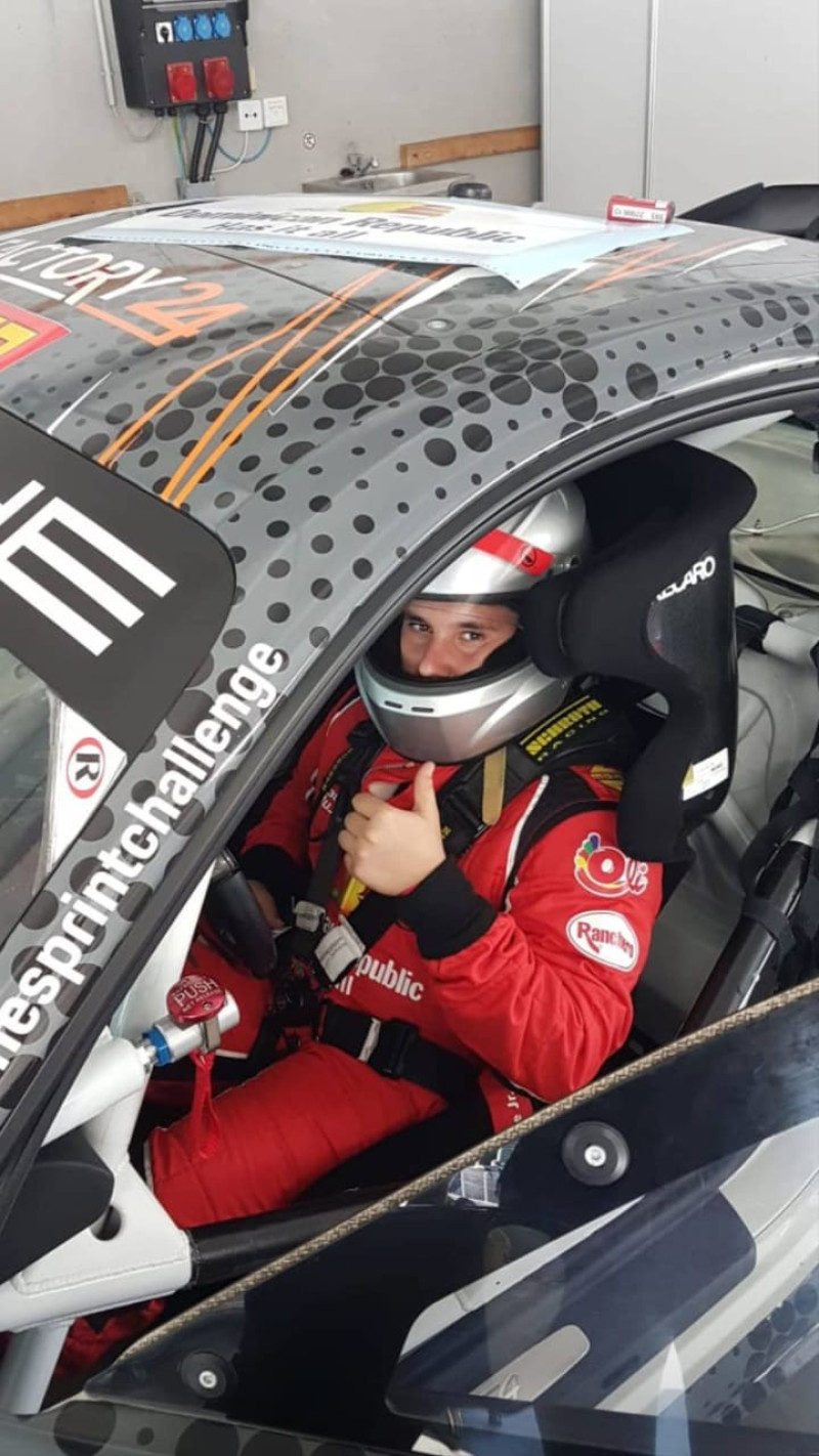 El piloto dominicano de auto Jimmy Llibre se alista para la tercera carrera del campeonato