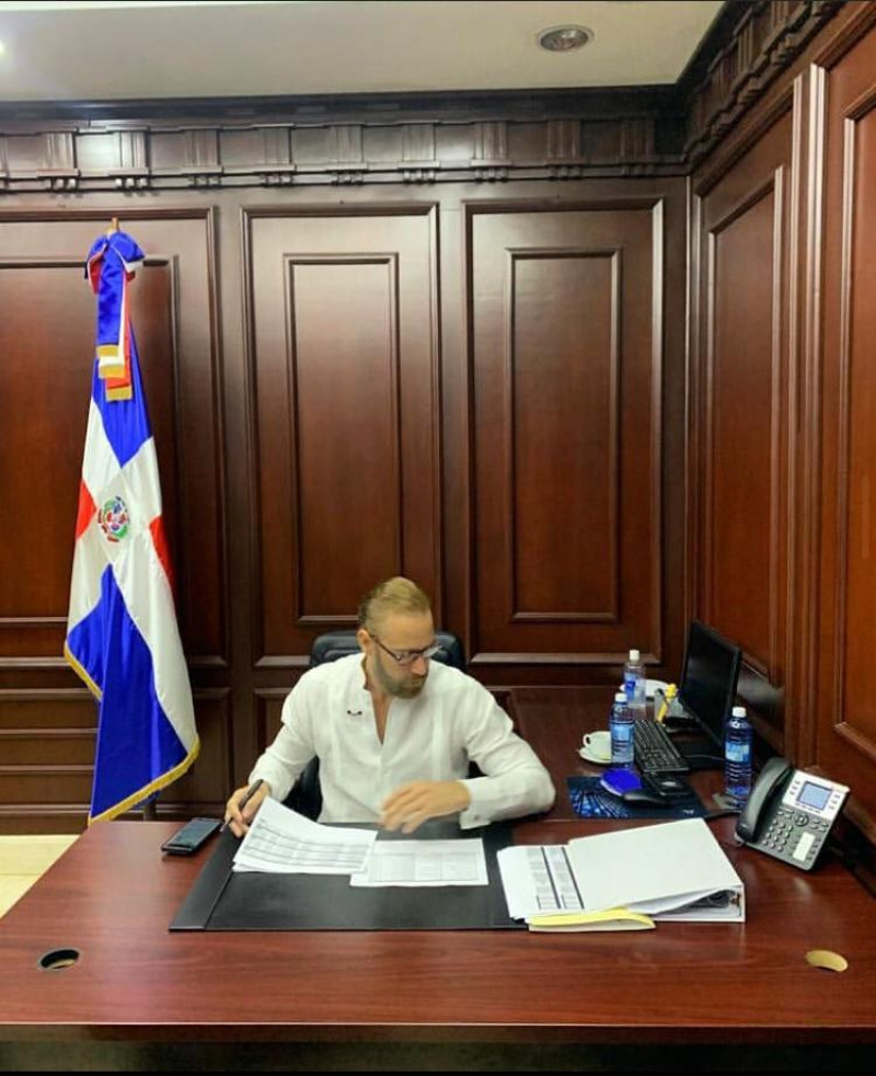 Carlos de la Mota, viceministro para las Comunidades Dominicanas en el Exterior. Foto Instagram del funcionario.