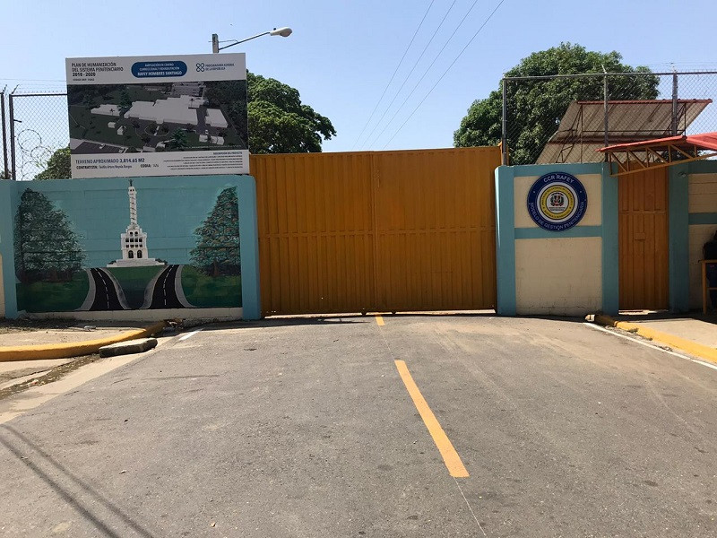 Entrada de la cárcel Rafey Mujeres. / Foto: Juana Cabrera.