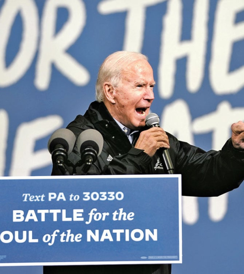 El exvicepresidente Joe Biden, favorito en las encuestas, ha reducido sus mítines y concentraciones en el tramo final de la campaña. AFP