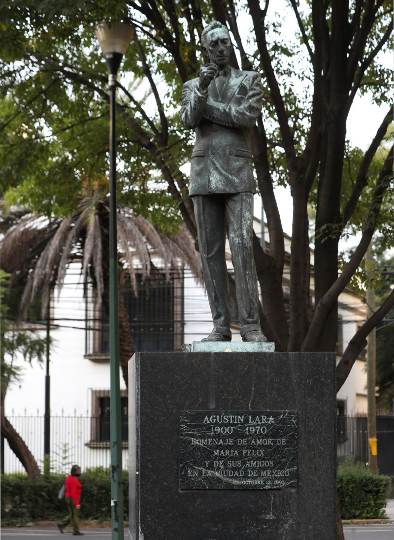 Vista de la escultura del músico y poeta Agustín Lara hoy, en Ciudad de México (México). El 6 de noviembre de 1970 terminaba una larga agonía para el legendario compositor mexicano Agustín Lara.