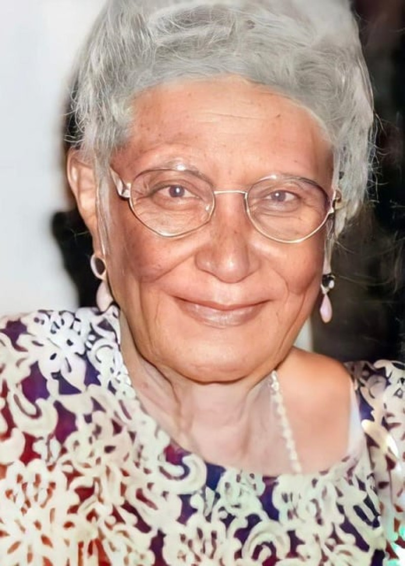 Madre, profesora, poeta, escritora y guía de varias generaciones, Elíxiva María Vásquez nació en Neyba el 18 de diciembre del año 1912.