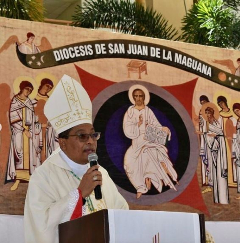 Monseñor Tomás Alejo Concepción durante su consagración. Foto: Cuenta de Instragram de la Conferencia del Episcopado Dominicano.