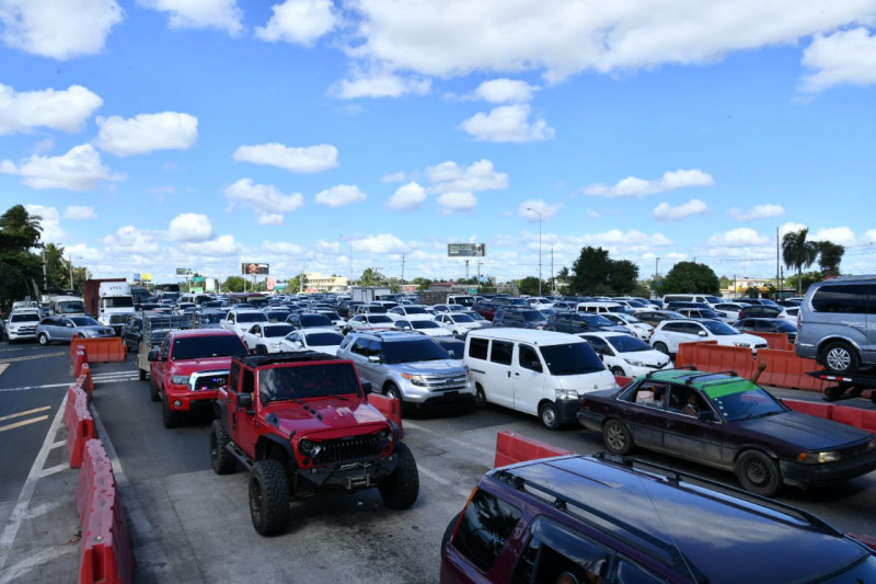 Congestionamiento vehicular se registra este lunes en la autopista Las Américas. Foto: Raul Asencio/LD.