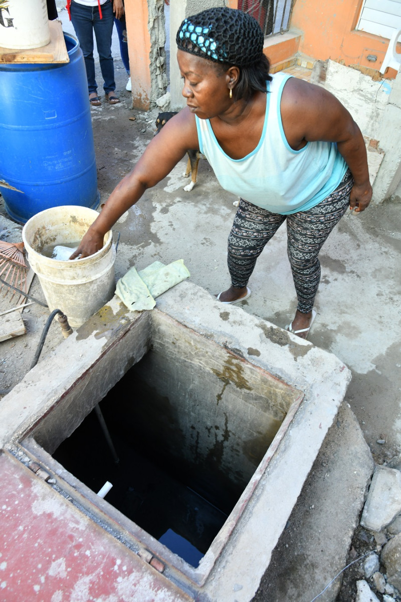 Haina tiene más de 40 años enfrentando precariedades por la falta de agua potable.  JORGE CRUZ/LD