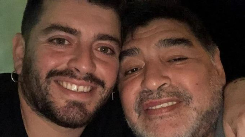 Diego Junior y su fenecido padre Diego Armando Maradona.