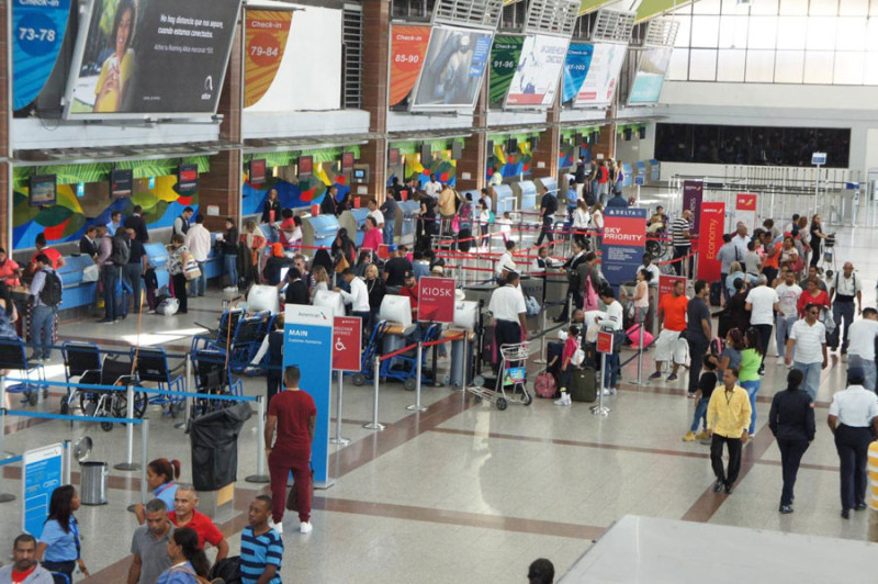 En marzo se registraron 7,148 operaciones de vuelos comerciales de entrada y salida en los aeropuertos del país.