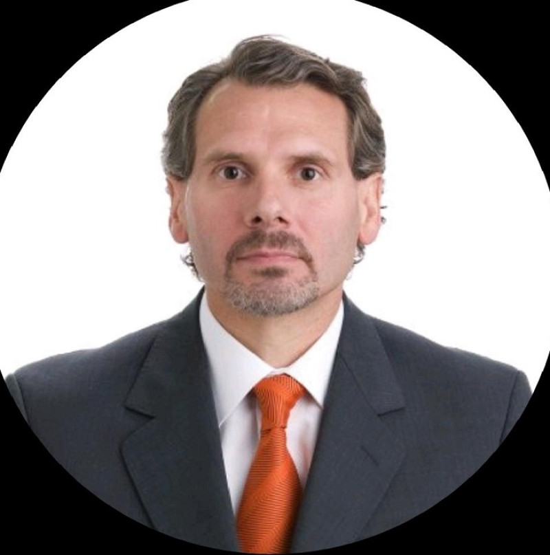 Esteban Rodrigo Vesperoni es economista senior del Departamento de Estudios del Fondo Monetario Internacional. Tiene un doctorado de la Universidad de Maryland en College Park. Sus principales intereses de investigación son la macroeconomía de economía abierta, con especial énfasis en los tipos de cambio, los flujos de capital, la deuda y el crédito.
