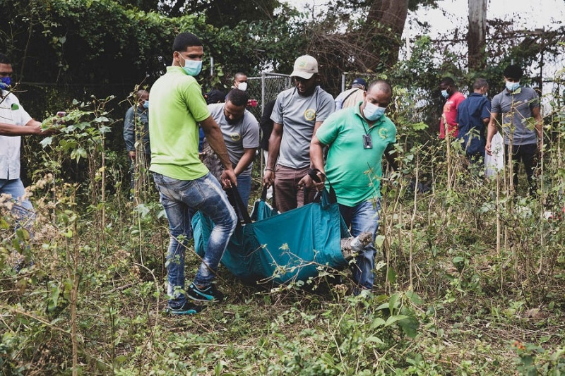 Rescate de cocodrilos en San Cristóbal.  Proedemaren . Tenemos leyes y son buenas. Lo que ha faltado es falta de voluntad y concienciación de los ciudadanos y educación, que nosotros los ciudadanos aprendamos a respetar el medio ambiente, a protegerlo, señala Francisco Contreras. Proedemaren