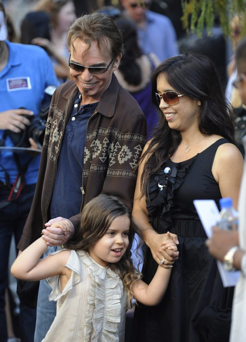 7.-El actor Billy Bob Thornton (i), su hija Bella (c) y su novia Connie Angland (d) en 2010. EFE/MIKE NELSON