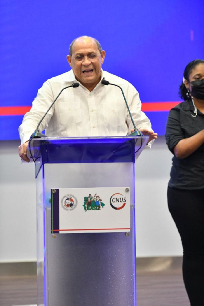 Rafael Santos durante las palabras de bienvenidas del acto. Jorge Cruz / LD