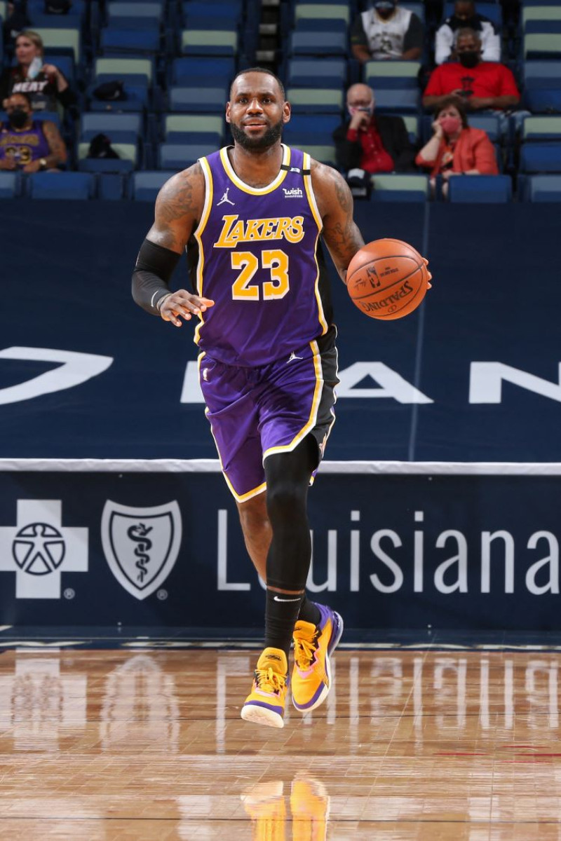 LeBron James y los Lakers terminaron en el séptimo lugar y se enfrentarán a los Warriors de Golden State en el repechaje.
