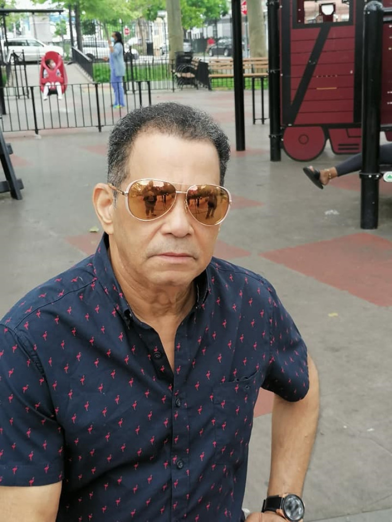 Charlie Rodríguez conversó con los periodistas Miguel Ángel Rodríguez y este redactor de Listín Diario en el parque Van Nest, en cuyas inmediaciones reside en el Bronx.