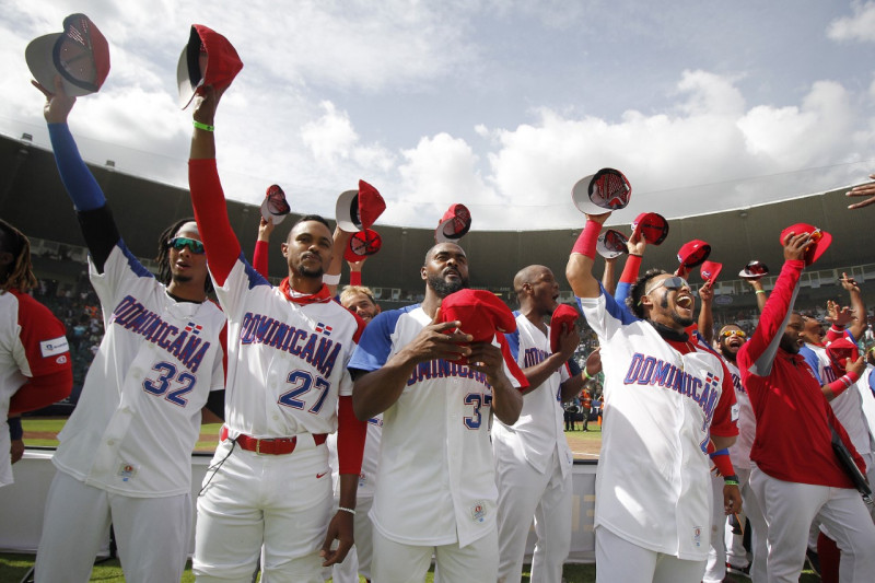 Varios de los jugadores dominicanos en un momento de la celebración del club y su avance a los Juegos Olímpicos.