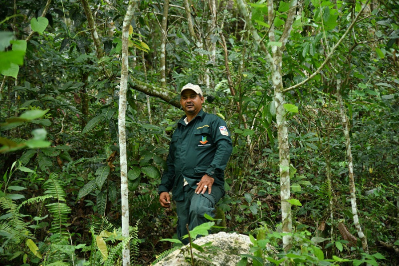 Geraldo Parache tiene 14 años laborando como guardaparques del Parque Nacional Los Haitises.  RAÚL ASENCIO/LD