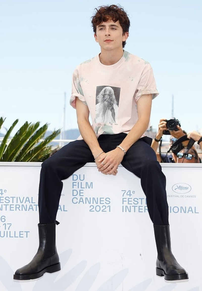 1.-Timothée Chalamet posa durante la presentación del filme 'The French Dispatch' en el Festival de Cannes (Francia) en julio de 2021. EFE/EPA/IAN LANGSDON