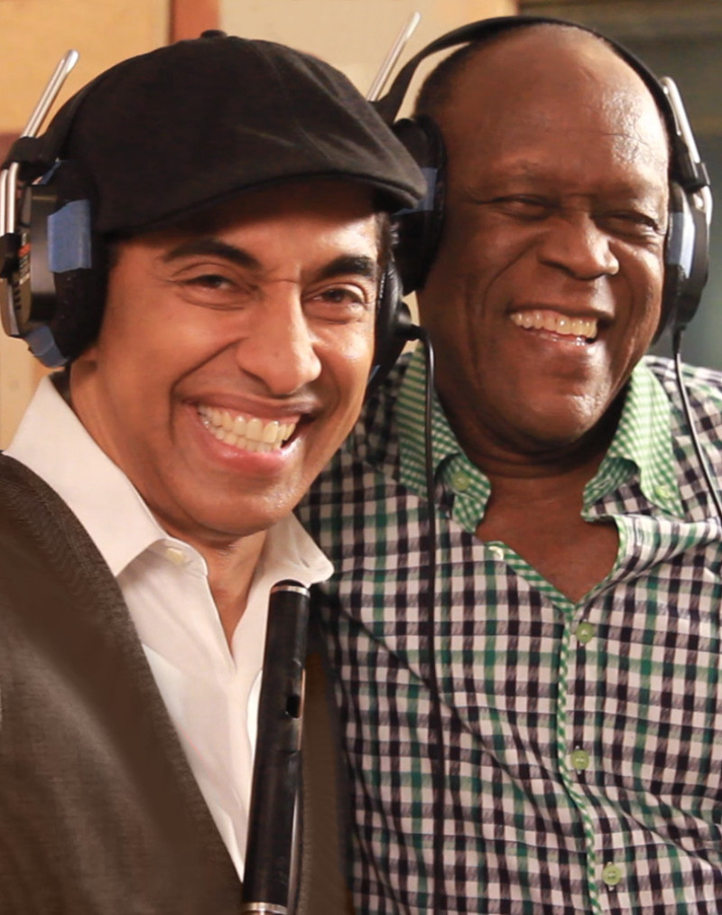 Néstor Torres y Johnny Ventura grabaron el tema "Santiago y Buenos Aires", una fusión magistral entre tango y merengue.