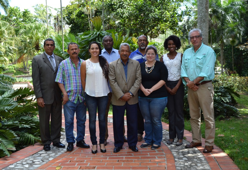 Botánicos. Milcíades Mejía, Alberto Veloz, Brígido Peguero, Rosa Rodríguez, Teodoro Clase, Ricardo García, Natalia Ruiz, Dalia Jones y Francisco Jiménez Rodríguez en 2015, cuando compartieron con Listín Diario inquietudes relacionadas con el ejercicio de su profesión.  Yaniris López / LD