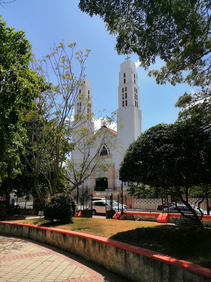 Iglesia Nuestra Señora de la Altagracia, en Santiago. Foto Carmenchu Brusíloff