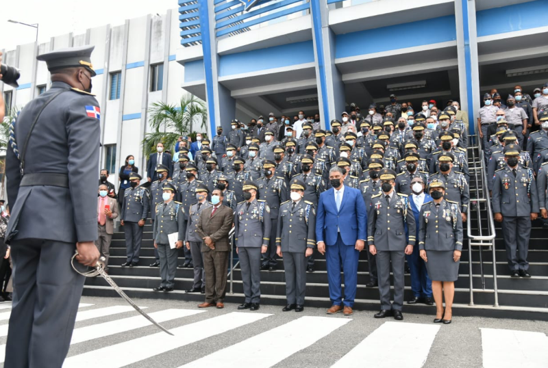 El acto de juramentación del director y subdirector de la Policia Nacional encabezado por el ministro de Interior y Policía, Jesús Vásquez, en la explanda frontal de la institución policial. JA MALDONADO/LD