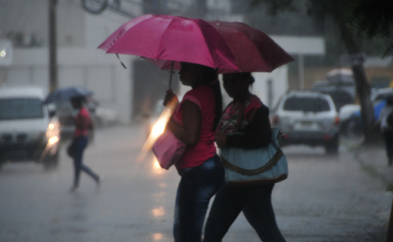 Vaguada y onda tropical provocan lluvias en el país