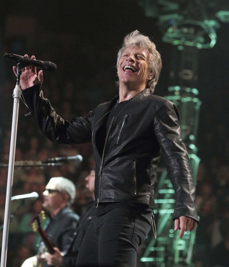 El rockero Jon Bon Jovi tenía programado participar el sábado en un concierto con su banda en un hotel de Miami Beach, informó el canal local 7News.