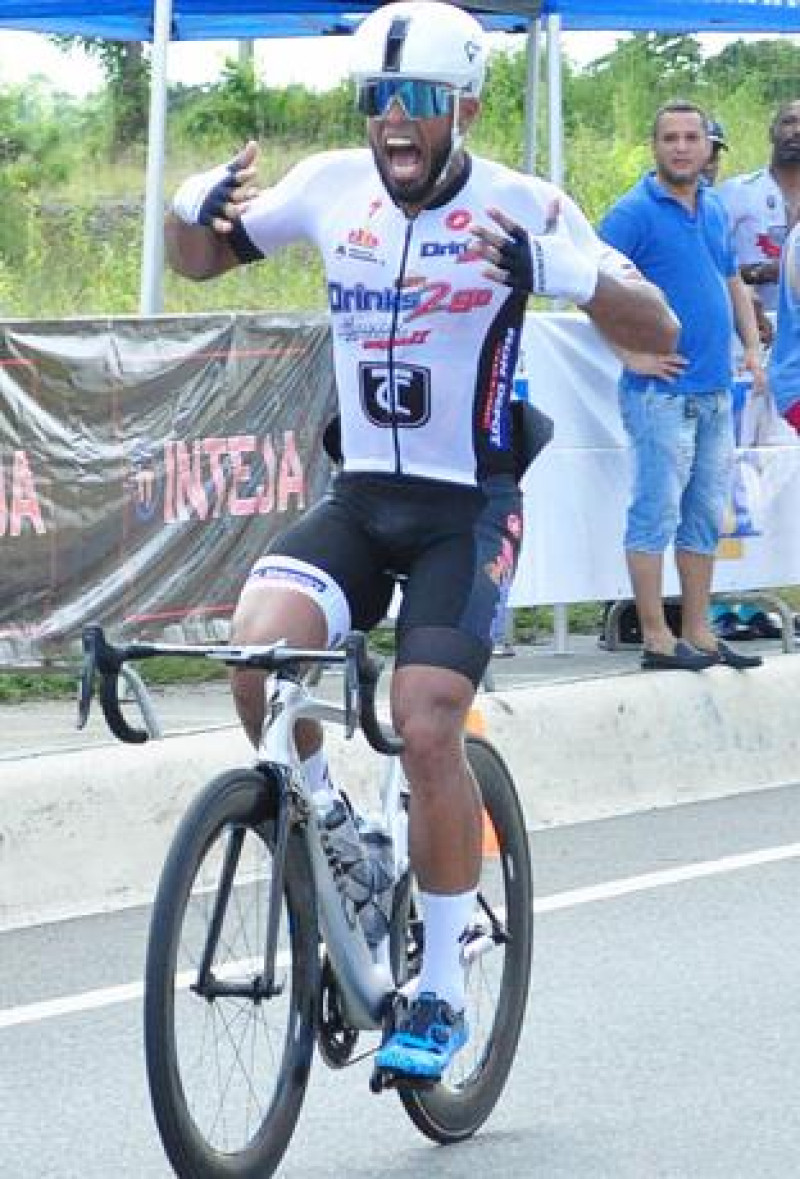 Edwin Morel salió airoso este sábado en la Master a de la segunda etapa del Clásico Triple 100 de ciclismo