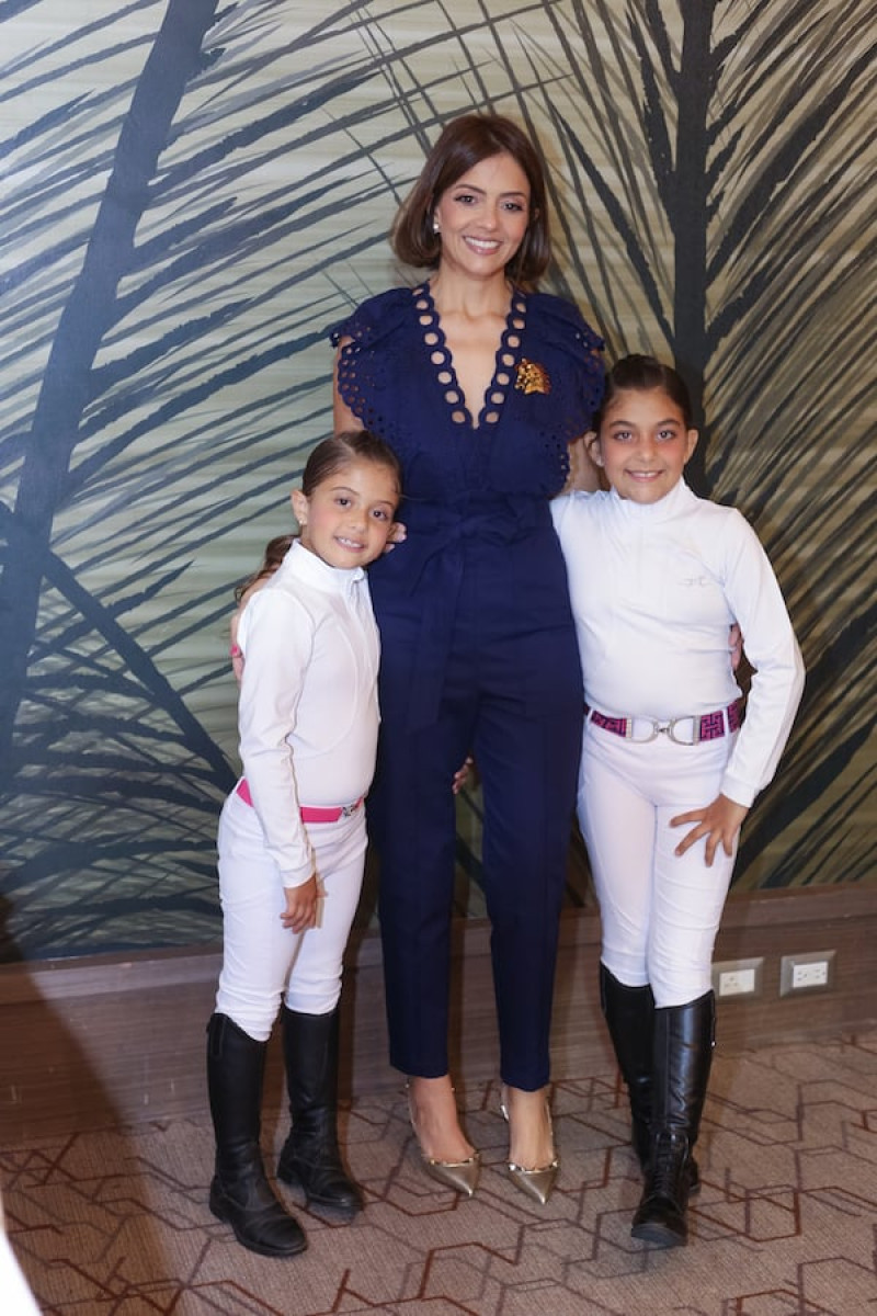 La diseñdora Paola Rojas con sus hijas Victoria y Miranda Betances Rojas.
