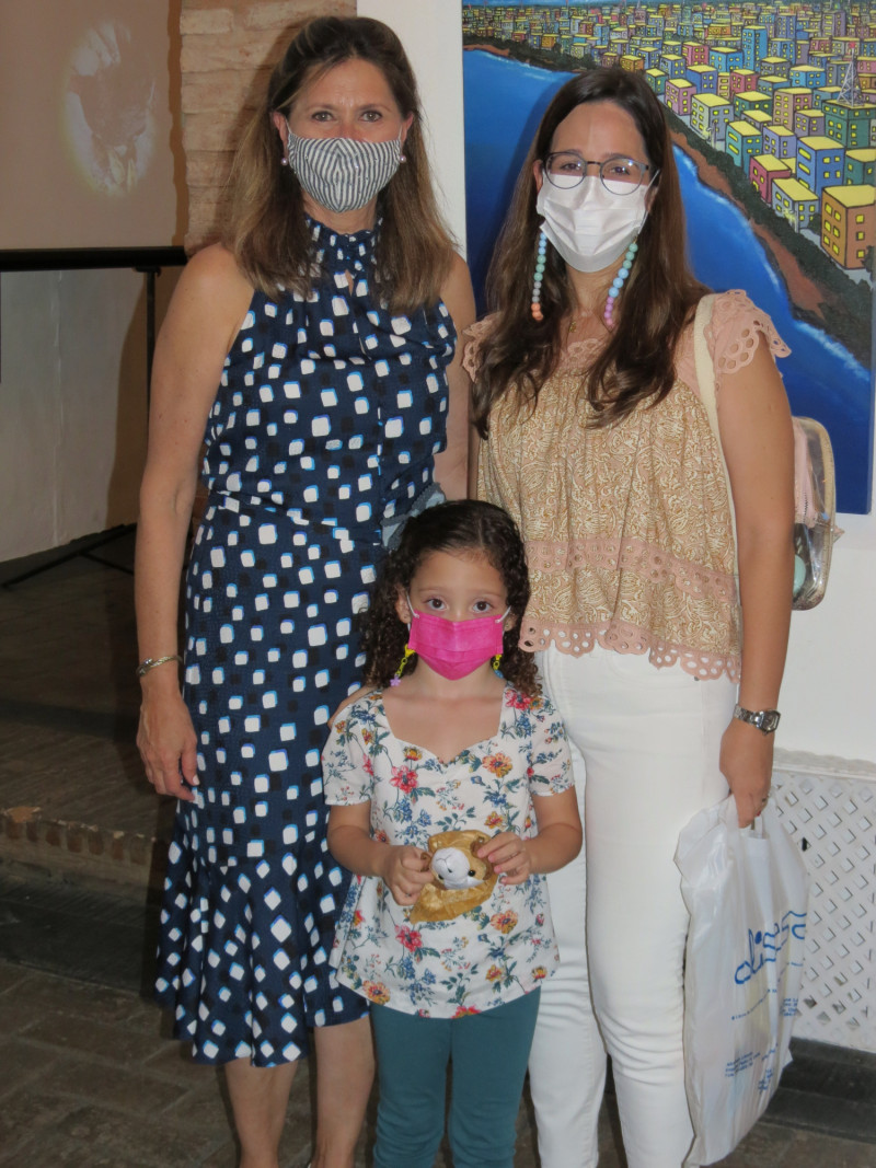 Yolanda Borrás, Elaine Abreu y María Pía Abreu.