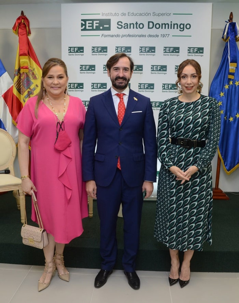 Jatnna Tavares, Arturo de las Heras y Miralba Ruiz.