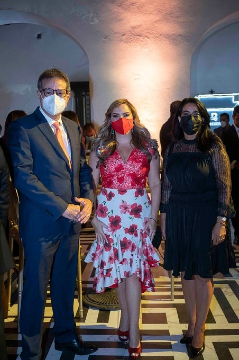 Raúl Rizek, Linda Valette y Jenny Vásquez.