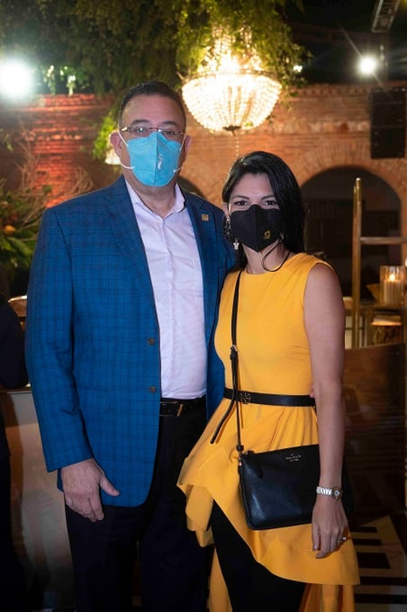 Ian Rondón y Lorena de Rondón.