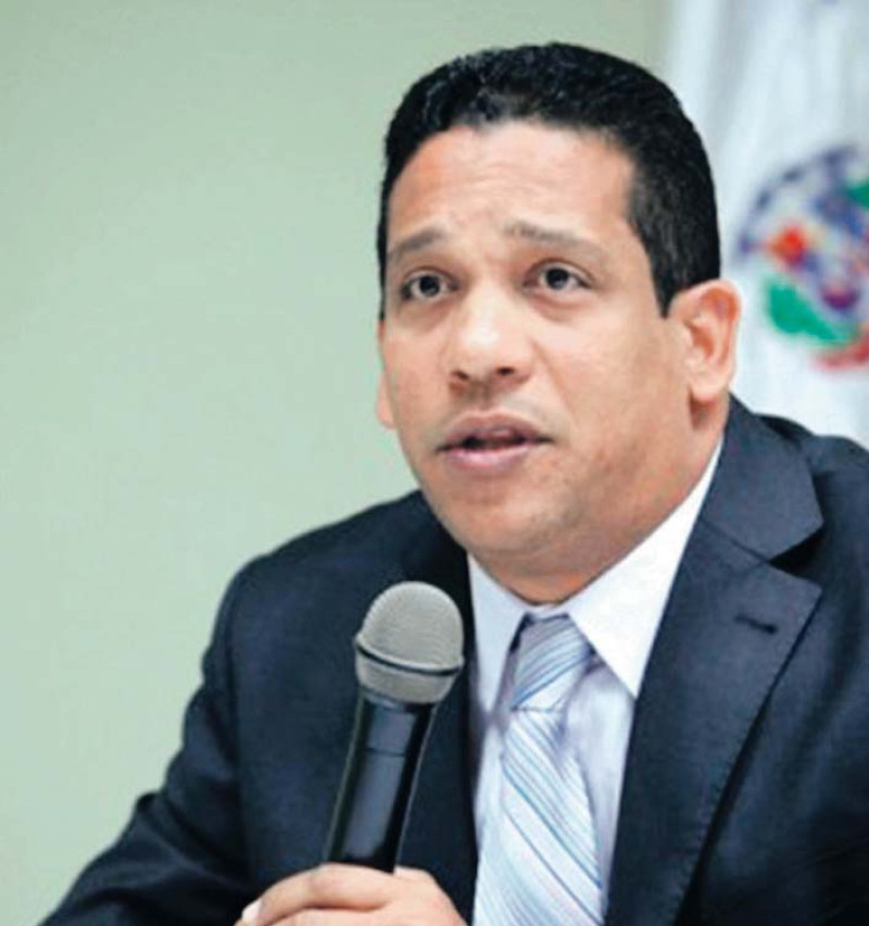 Carlos Pimentel, director de Contrataciones Públicas.