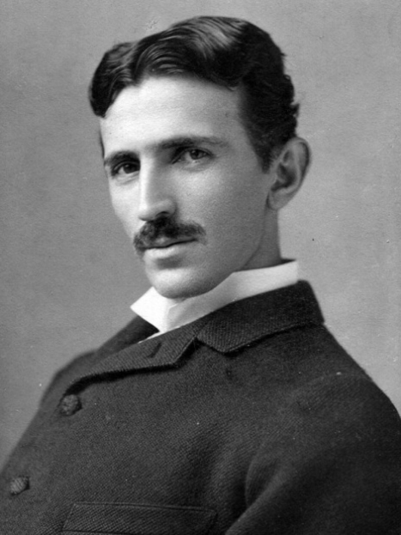 Nikola Tesla para 1890, en una fotografía de Napoleon Sarony.
