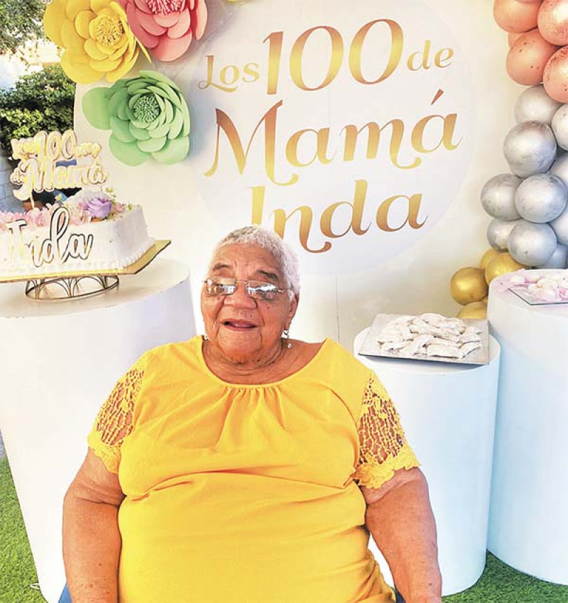 Doña Inda celebrando sus 100 años. WANDA MÉNDEZ