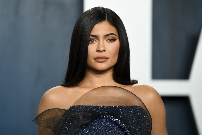 En esta foto de archivo del 9 de febrero de 2020, Kylie Jenner llega a la fiesta de los Oscar de Vanity Fair en Beverly Hills, California.(Foto de Evan Agostini/Invision/AP, Archivo).