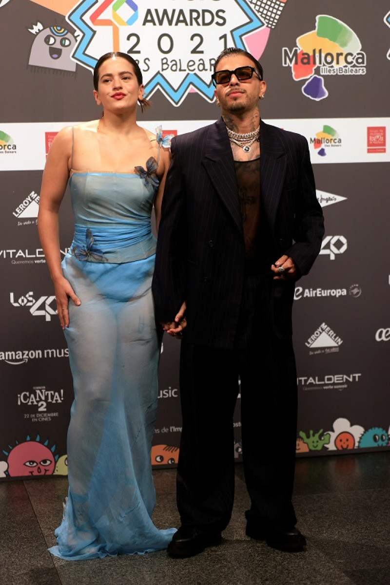 La cantante Rosalía y el cantante y productor puertorriqueño Rauw Alejandro, una pareja de éxito. EFE/Cati Cladera