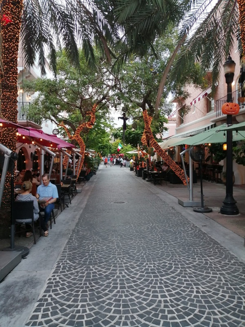 Española Way, en Miami Beach. Foto Alexis Ramos Brusíloff