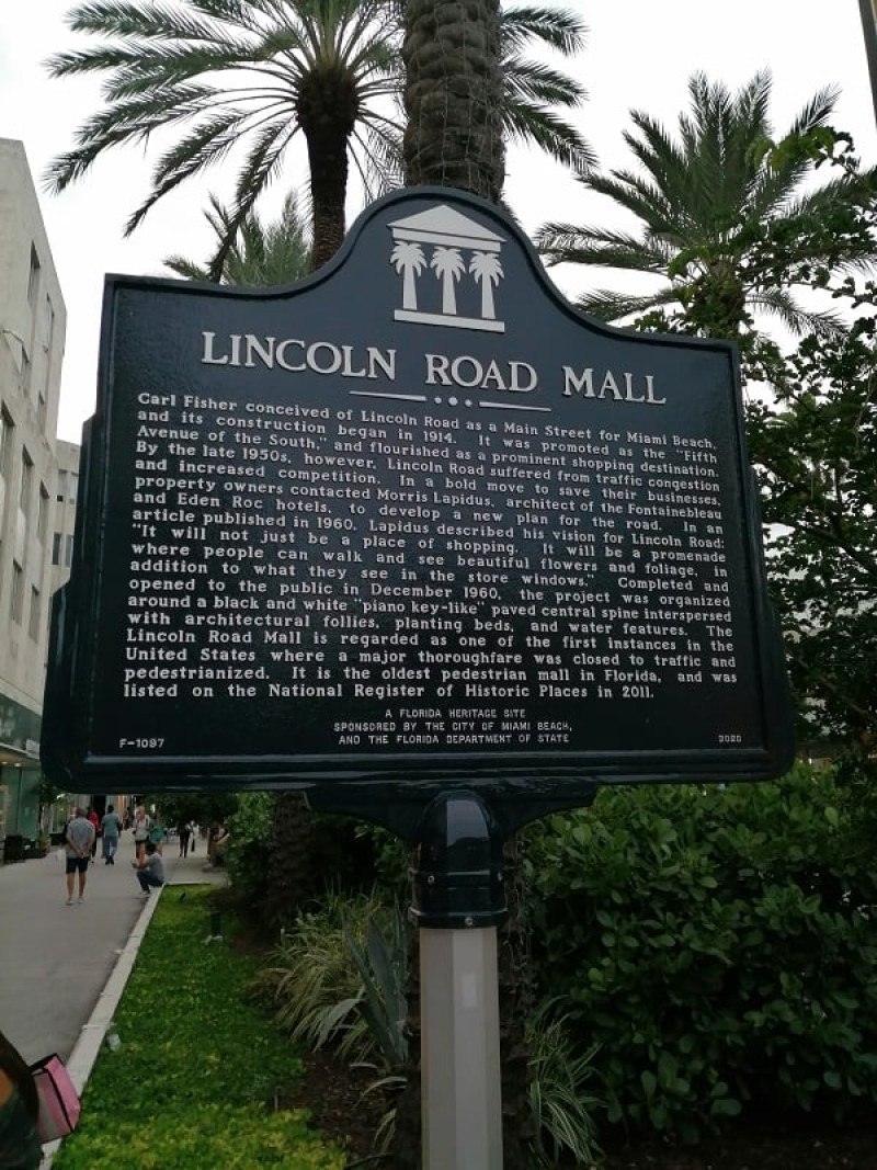 Lincoln Road es el más antiguo mall peatonal en Florida. Foto Alexis Ramos Brusíloff