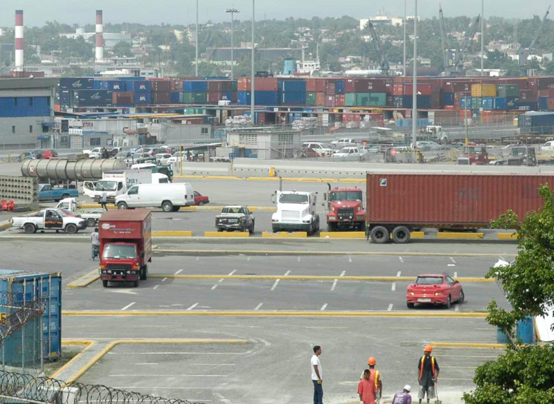 Los polizones salieron por el puerto de Haina en un barco que cargaba varios sacos que decían Miami, lo que hizo pensar a los viajeros ilegales que allá se dirigía.ARCHIVO/ LD