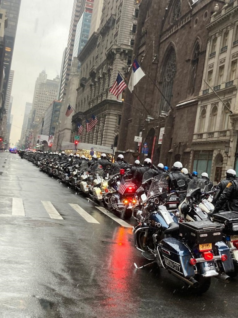 Policías de Nueva York rinde tributo. / Fuente externa