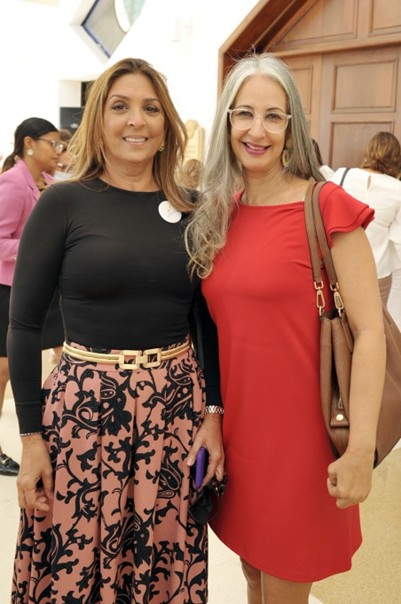 Lisa Jorge de Polanco y Sheila de Tolentino.