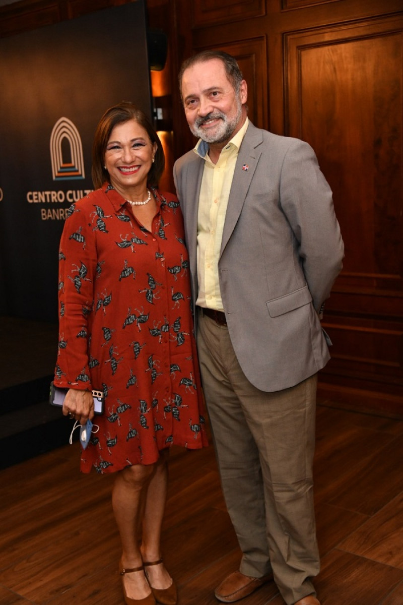 Yanela Hernández y Mario Lebrón.