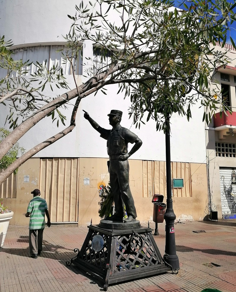 La estatua de Caamaño en El Conde.   Carmenchu Brusíloff